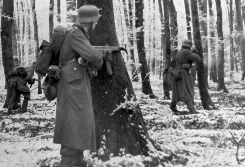 Последний успех Гитлера: как армия СССР спасла американцев от разгрома и позора