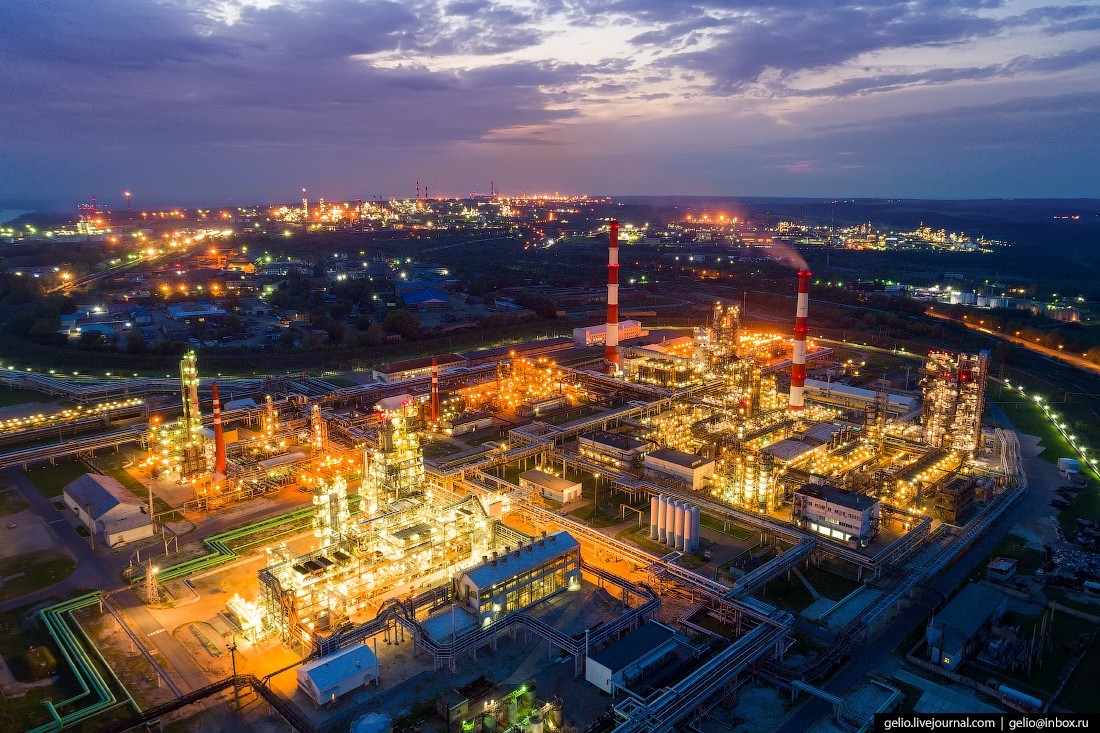 Тут делают бензин – нефтеперерабатывающий комплекс «Башнефти» в Уфе ( 34 фото)
