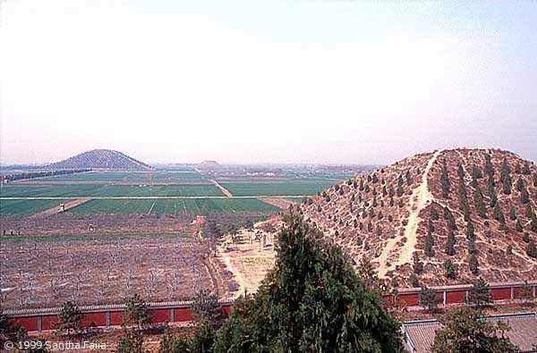 Гигансткие пирамиды Китая