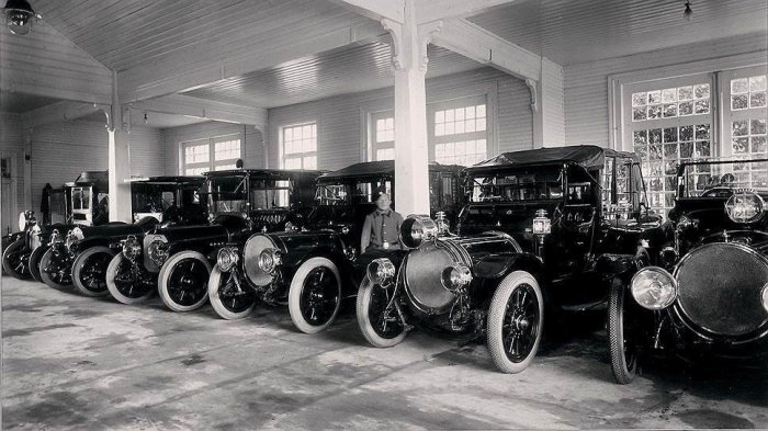 Какие машины стояли в гараже Николая II, и кому достался императорский автопарк после революции