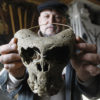 Найденный нацистский сундук с черепами пришельцев шокировал археологов.