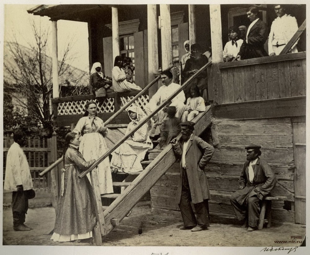 Казачье семейство в праздник. 1875-1876