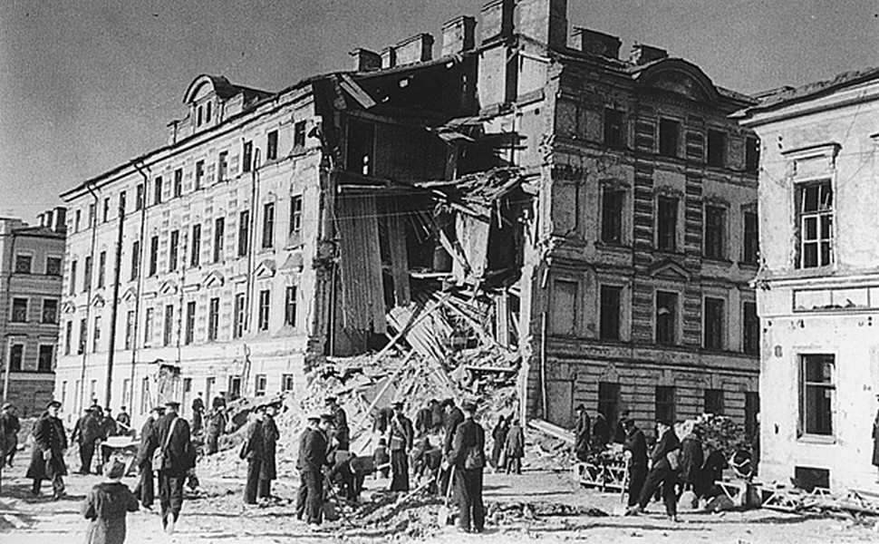 Фашисты хотели сровнять Кронштадт с водой, но город выстоял
