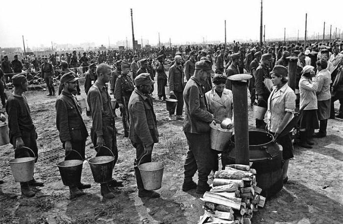 Часть репараций возместили трудом военнопленных и забранных на принудительные работы в СССР. 