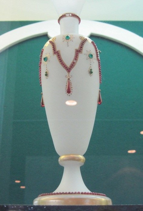 Ваза с цветными каплями — имитация драгоценных камней, 1860-80 гг