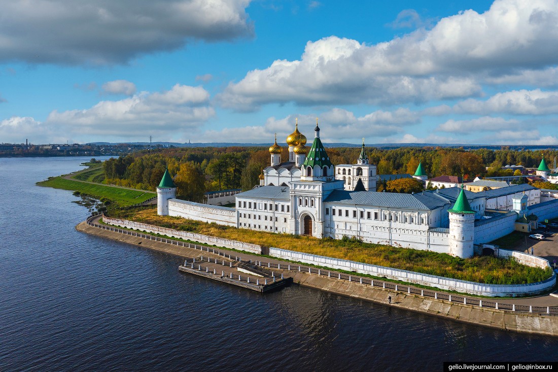 Ипатьевский монастырь – колыбель династии Романовых (с высоты)
