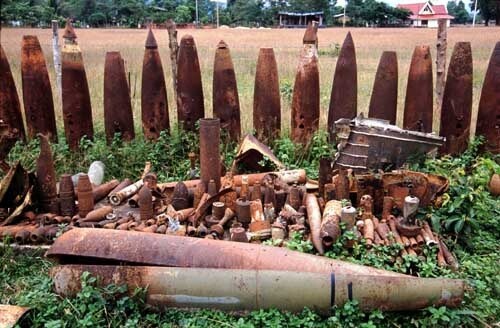 Лаос - страна, на которую сбросили 1 млн. тонн бомб