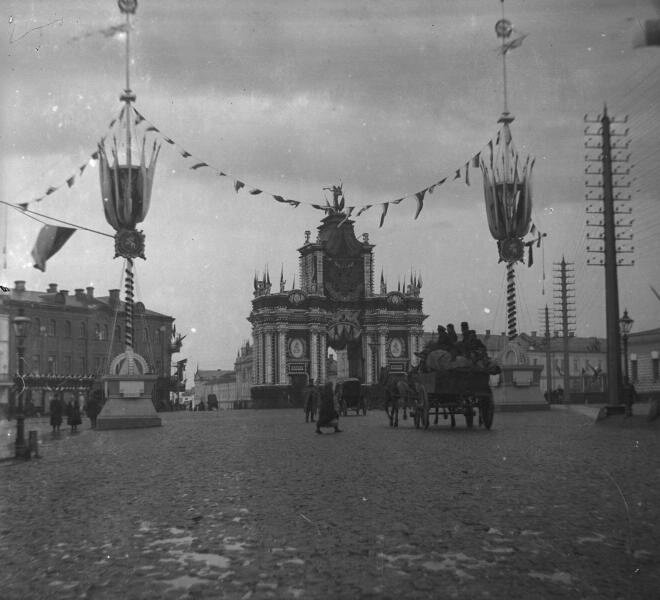 У Красных ворот в дни коронации Николая II
Неизвестный автор, май 1896 года, г. Москва, пл. Красные Ворота, МАММ/МДФ.