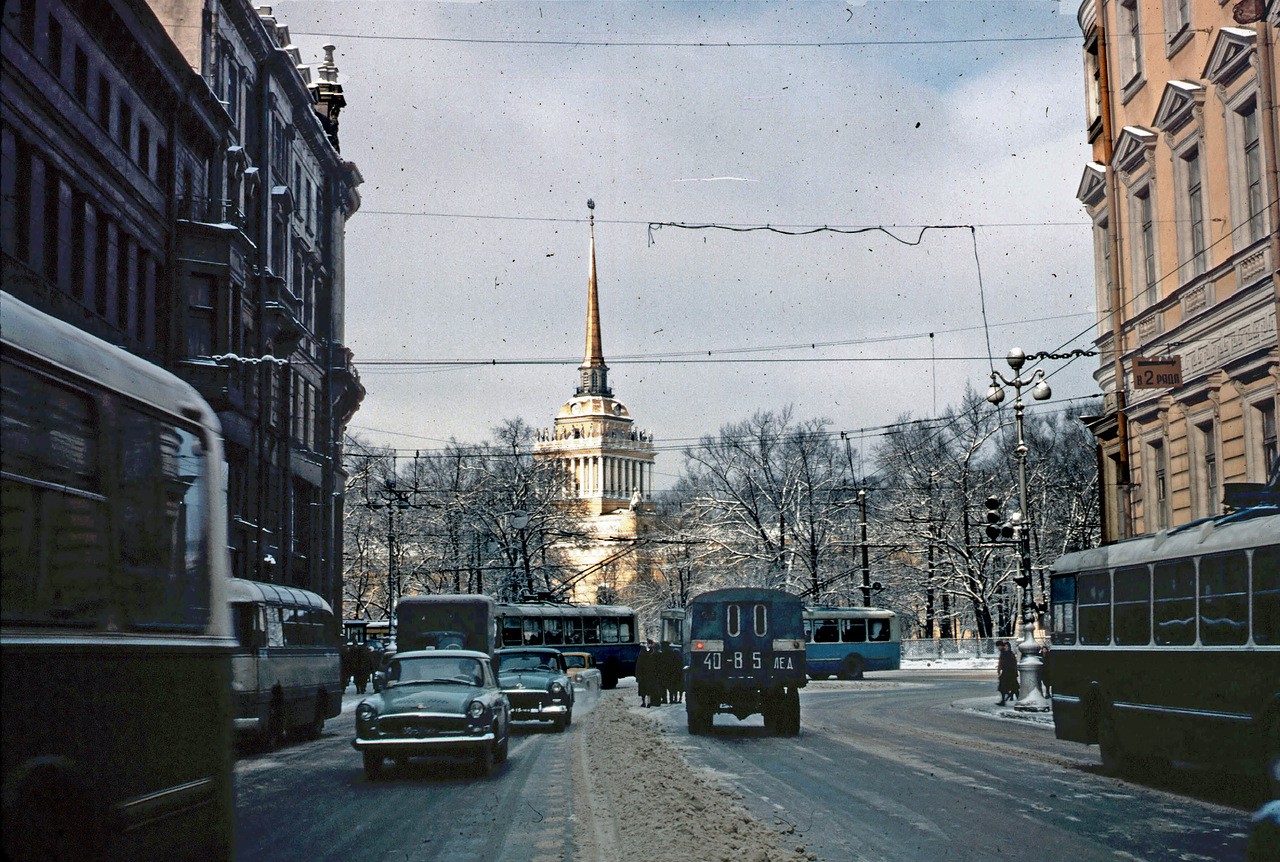 Улицы СССР 50 лет назад: сравнительная историческая урбанистика