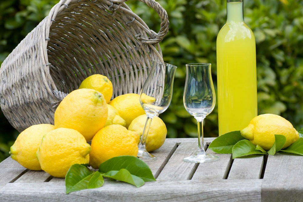 Итальянский лимонный ликер "Лимончелло"