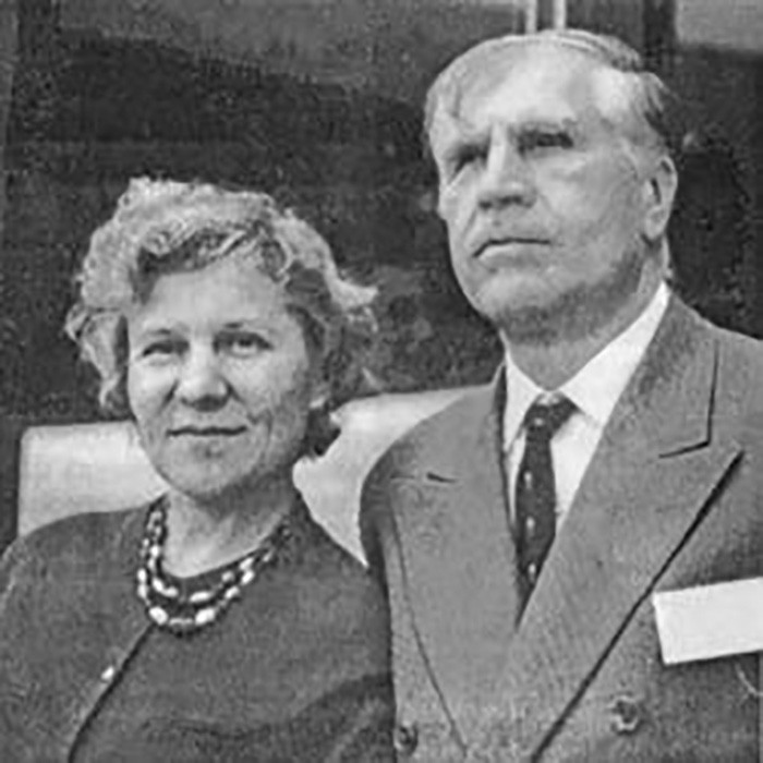Лев Семёнович Понтрягин со второй женой.