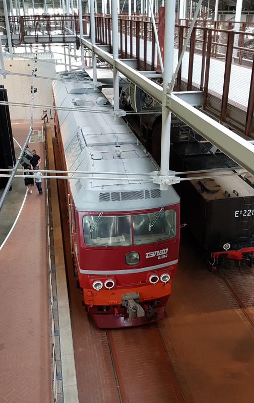 Вид сверху на тепловоз ТЭП80-0002 в Музее железных дорог России в С.Петербурге. Фото: Алексей Алексеев