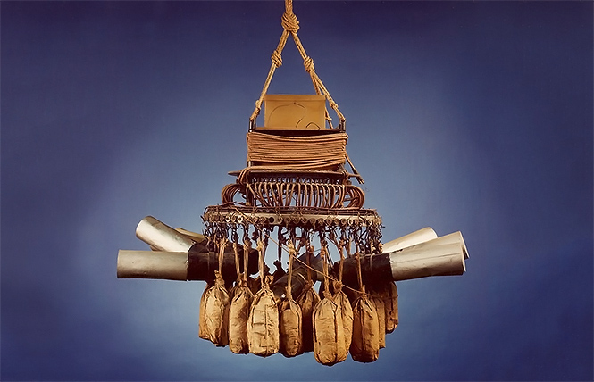 Подвесная корзина с бомбами (экспонируется в одном из канадским музеев)