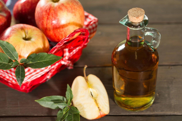 Целебные свойства яблочного уксуса для организма и чем он полезен для здоровья. Как его принимать
