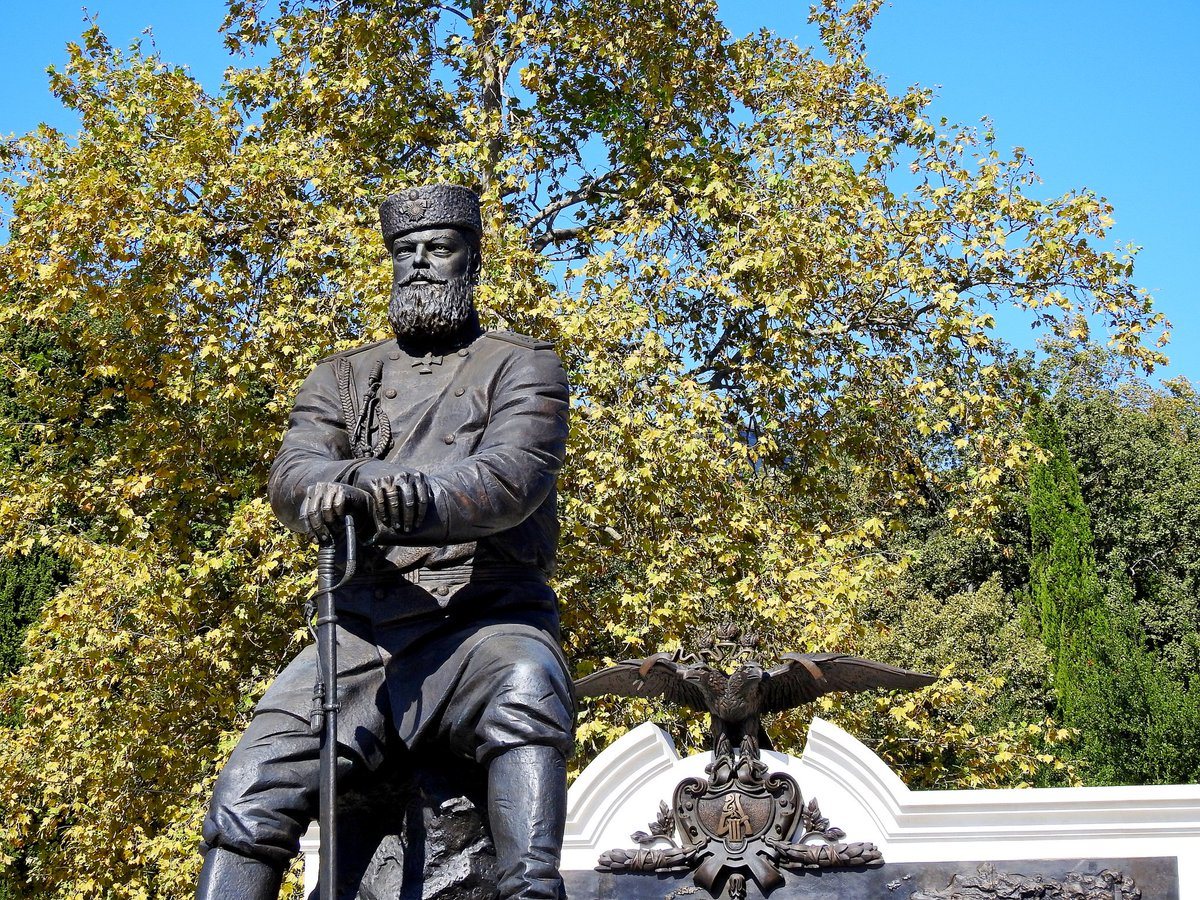 Памятник Александру III в Ливадии (Крым).