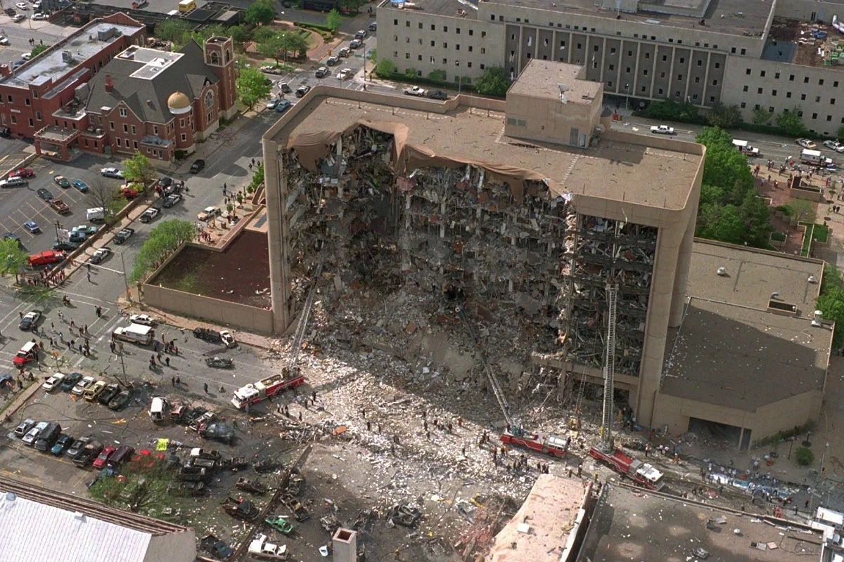 Взрыв в Оклахоме: протест 26-летнего ветерана войны. 19 апреля 1995 года